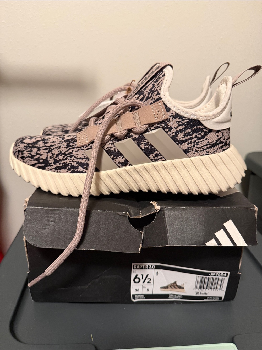 6.5M/7.5W/38EU adidas Kaptir 3.0 Sneakers - dusty Pink, Beige, Black